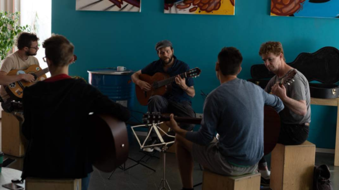 Gitarren-Workshop für Singer-Songwriter:innen